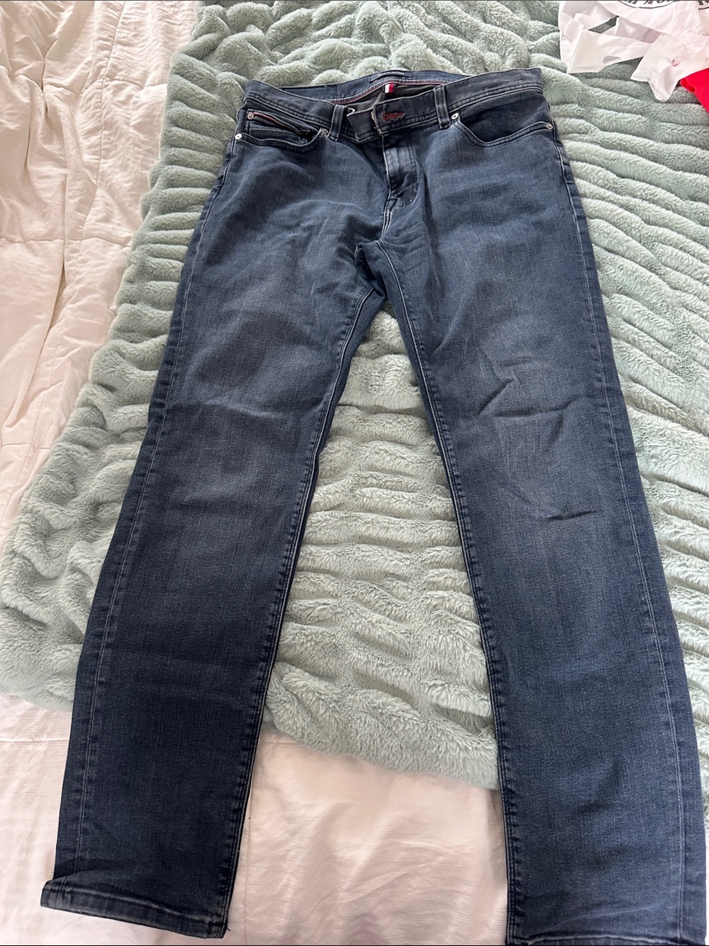 Tommy Hilfiger Men’s Slim Straight Jeans in Dark Blue